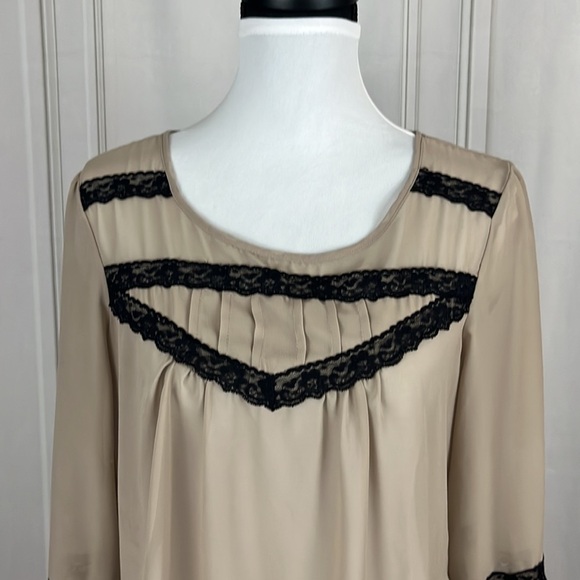 Sheer top 🖤 - Picture 2 of 8